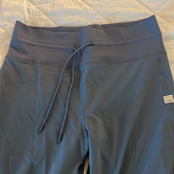 Vuori Joggers - Picture 2 of 5